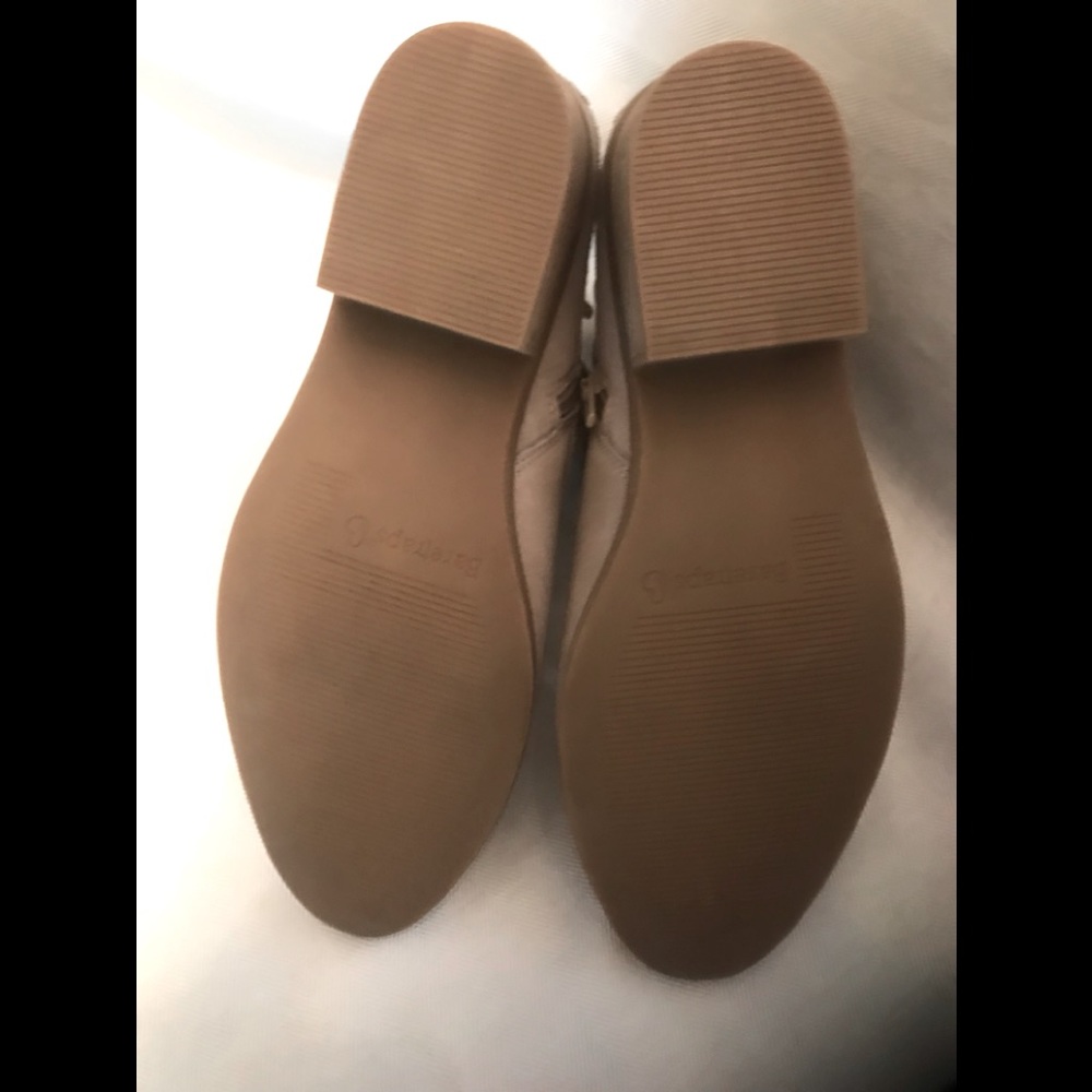 NWT BareTraps Taupe Garin Suede Ankle Booties with Laser Cutout Design - Picture 8 of 8